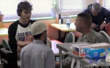 An American Hero - Soldier Amazing Response To Anti-Muslim Comments We Live In America