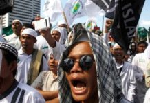 Hard-line Islamist Groups Meet Official, Popular Roadblocks in Indonesia