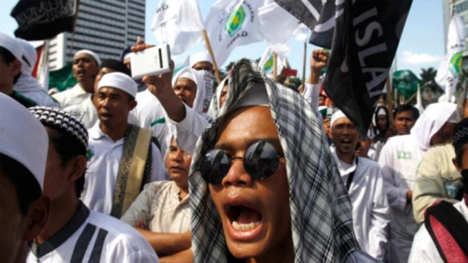 Hard-line Islamist Groups Meet Official, Popular Roadblocks in Indonesia