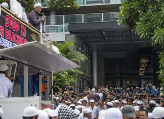 Hardline Muslims Rally Outside Facebook's Indonesian HQ