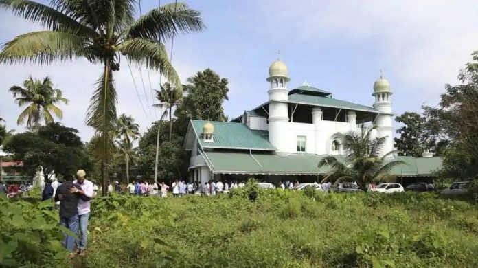 Mosque gives shelter to Hindu families displaced by Kerala floods Mosque gives shelter to Hindu families displaced by Kerala floods
