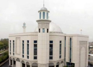 British man admits planning terrorist attack on mosque, prosecutors accept plea of lesser charge