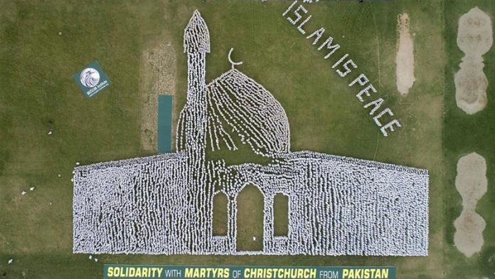 Pakistanis form human image of Christchurch mosque